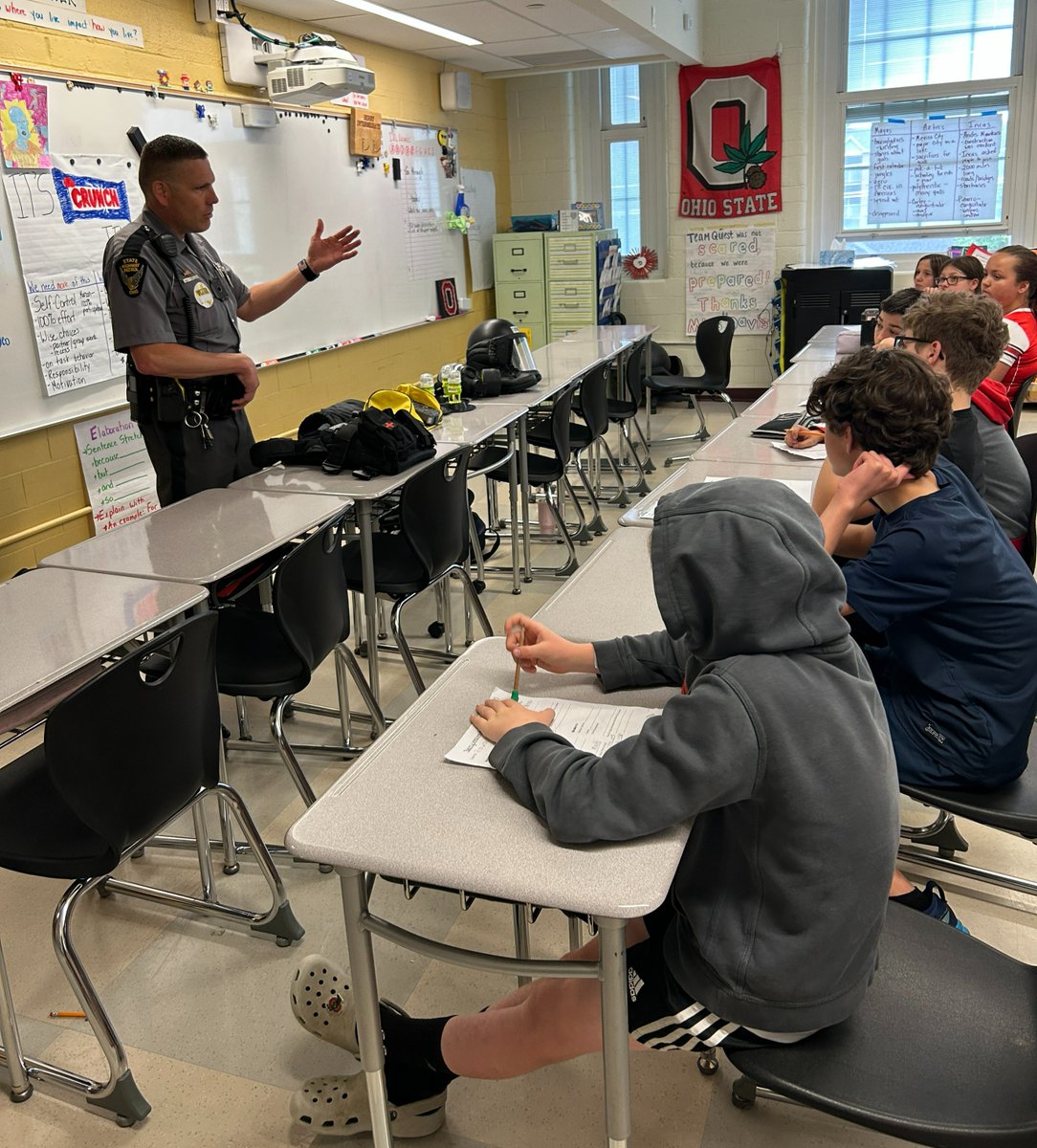 Trooper Illanz recently participated in career day at Berry Intermediate School in Lebanon. He spoke to students about the importance of making good decisions and shared his experience of being a trooper. Thank you for having us!
