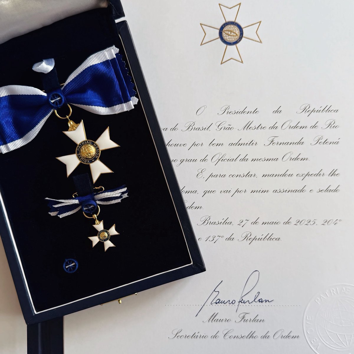Eis a mais nova Oficial da Ordem de Rio Branco, a mais alta honraria concedida pelo <a href="/ItamaratyGovBr/">Itamaraty Brasil 🇧🇷</a> a cidadãos do país. Que emoção, que privilégio. Obrigada a todos que alimentam, dia após dia, a minha razão de ser e o desejo de fazer mais e melhor a cada passo. ❤️