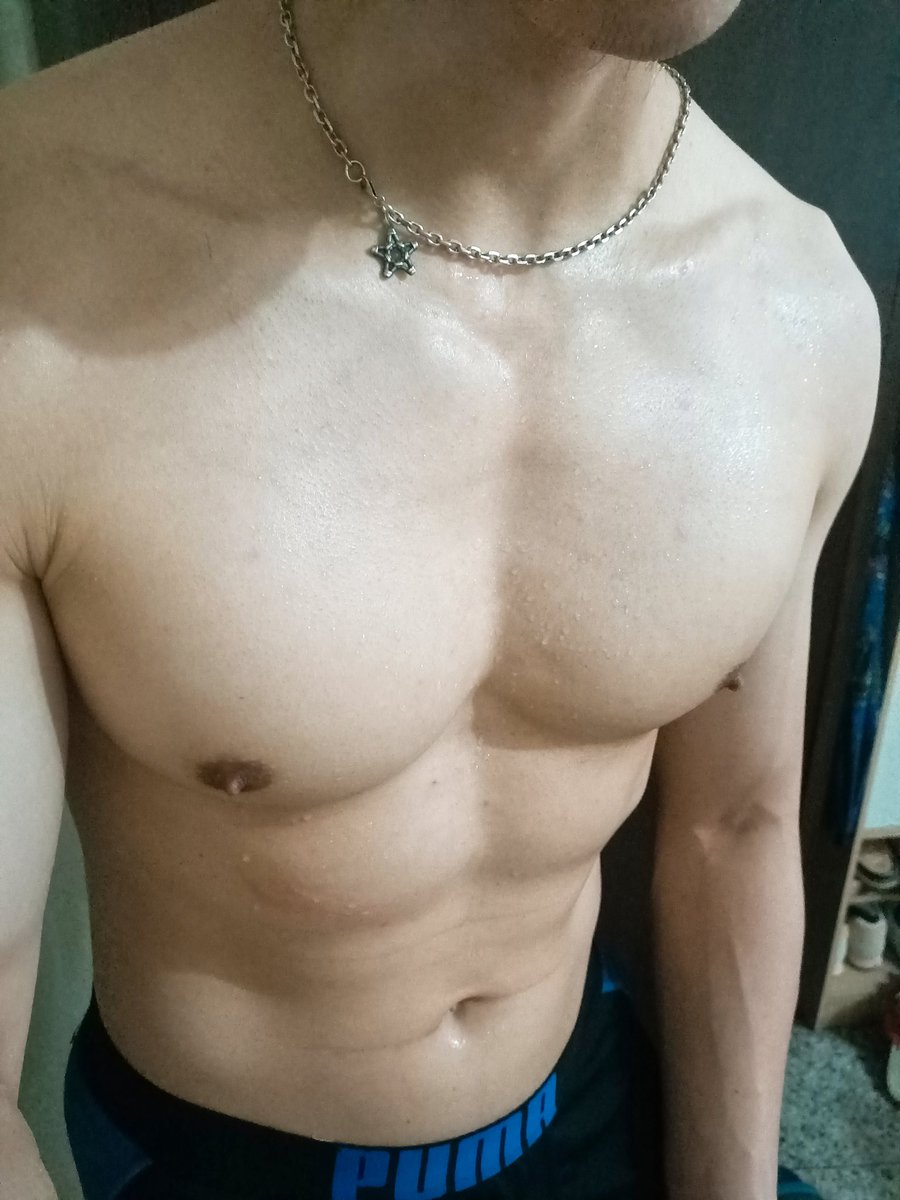 半夜傾盆大雨，遇到澳洲遊客來預約，看起來不是照騙，聊起來也正常，而且基於對澳洲有一份感情，覺得應該不會被放鴿子，說不定還有小費呢，於是就衝了，結果幸好判斷正確！離開以後才突然想到，對方一句中文都不會說，怎麼知道我是按摩師🙀
#應該是AI告訴他的