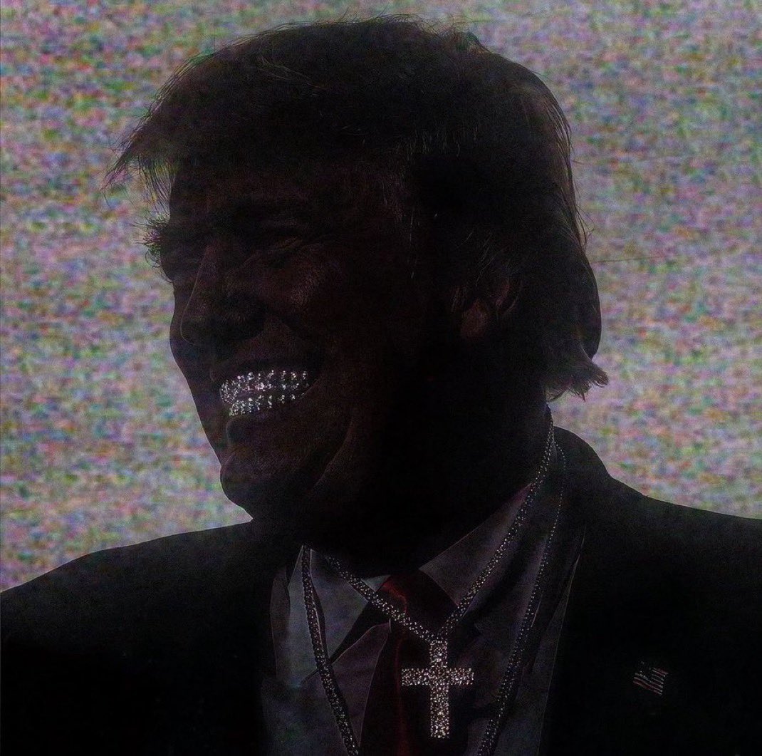 GlobalUpdates24's tweet image. Trump after pardoning Larry Hoover