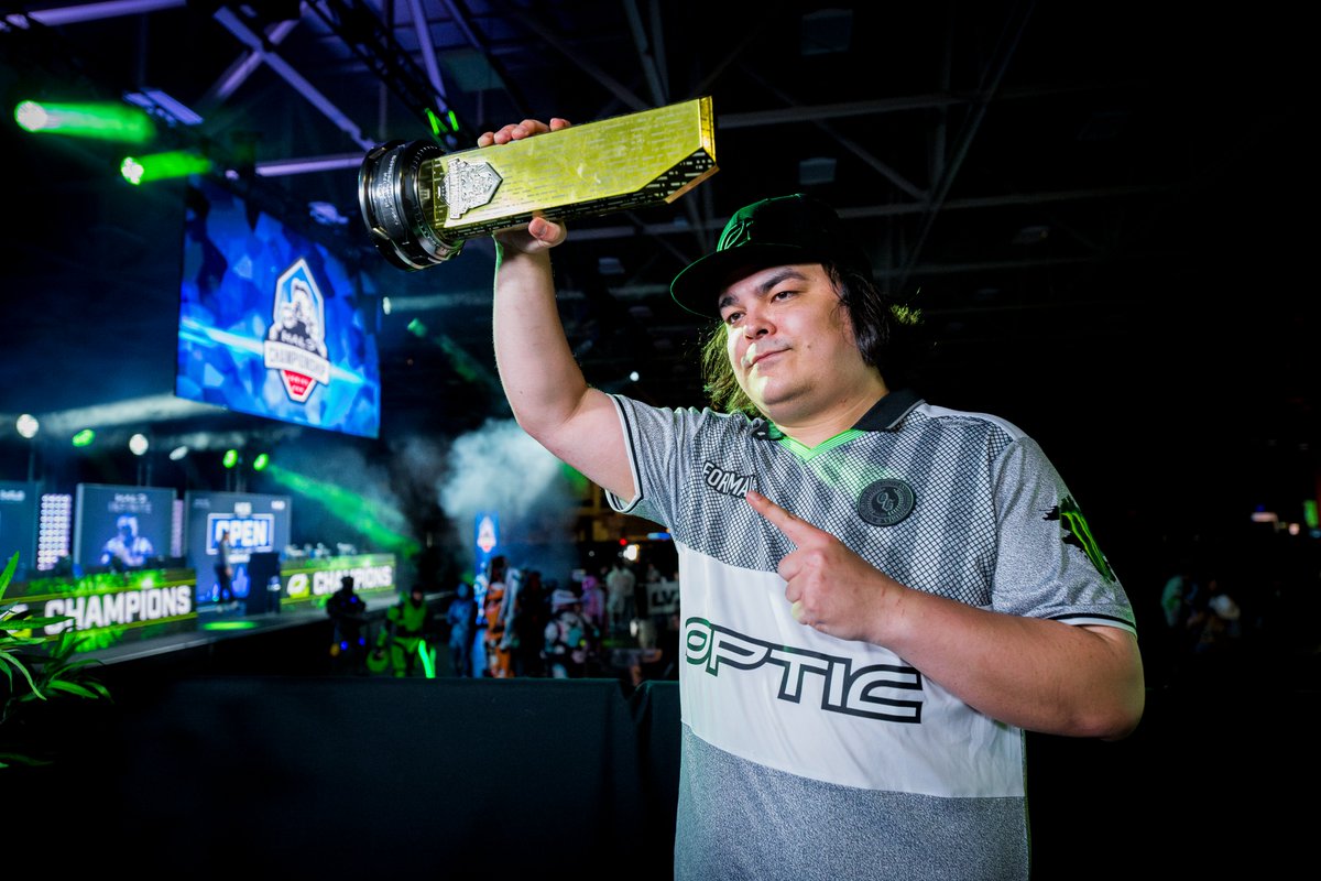 Having CoD and Halo under the same roof again just feels right. Felt like old times and how esports should be. Thanks to <a href="/MonsterGaming/">Monster Gaming</a> for having me out to shoot in Dallas again. Enjoyed seeing so many faces I haven't seen in awhile!