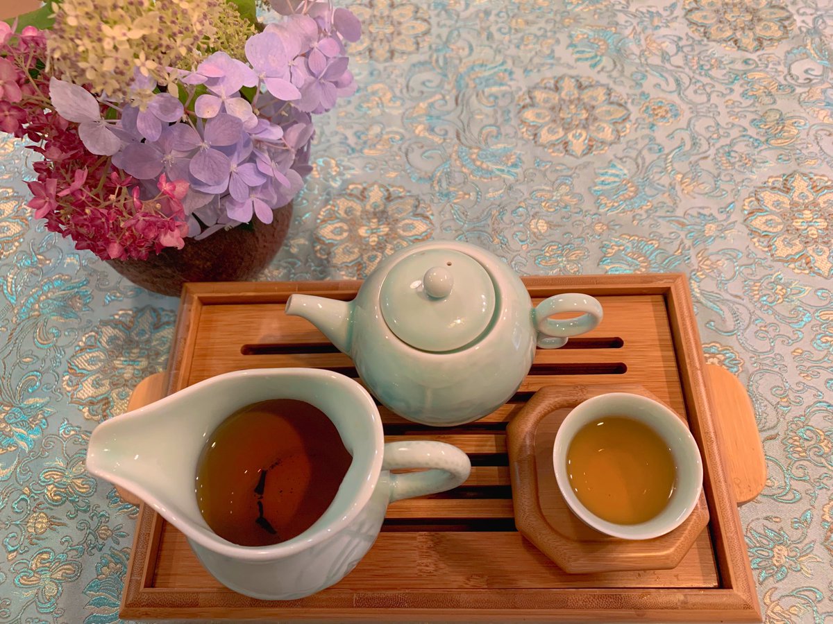 台北市貓空の六季香茶坊の木柵鐵觀音。
庭の色々な紫陽花が咲き揃って来ました。
#木漏れ日のお茶会
#茶好連