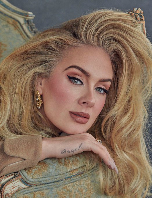 ChartsofAdele's tweet image. .@Adele becomes the first female artist in history to have four solo songs with over 2 BILLION streams on @Spotify.