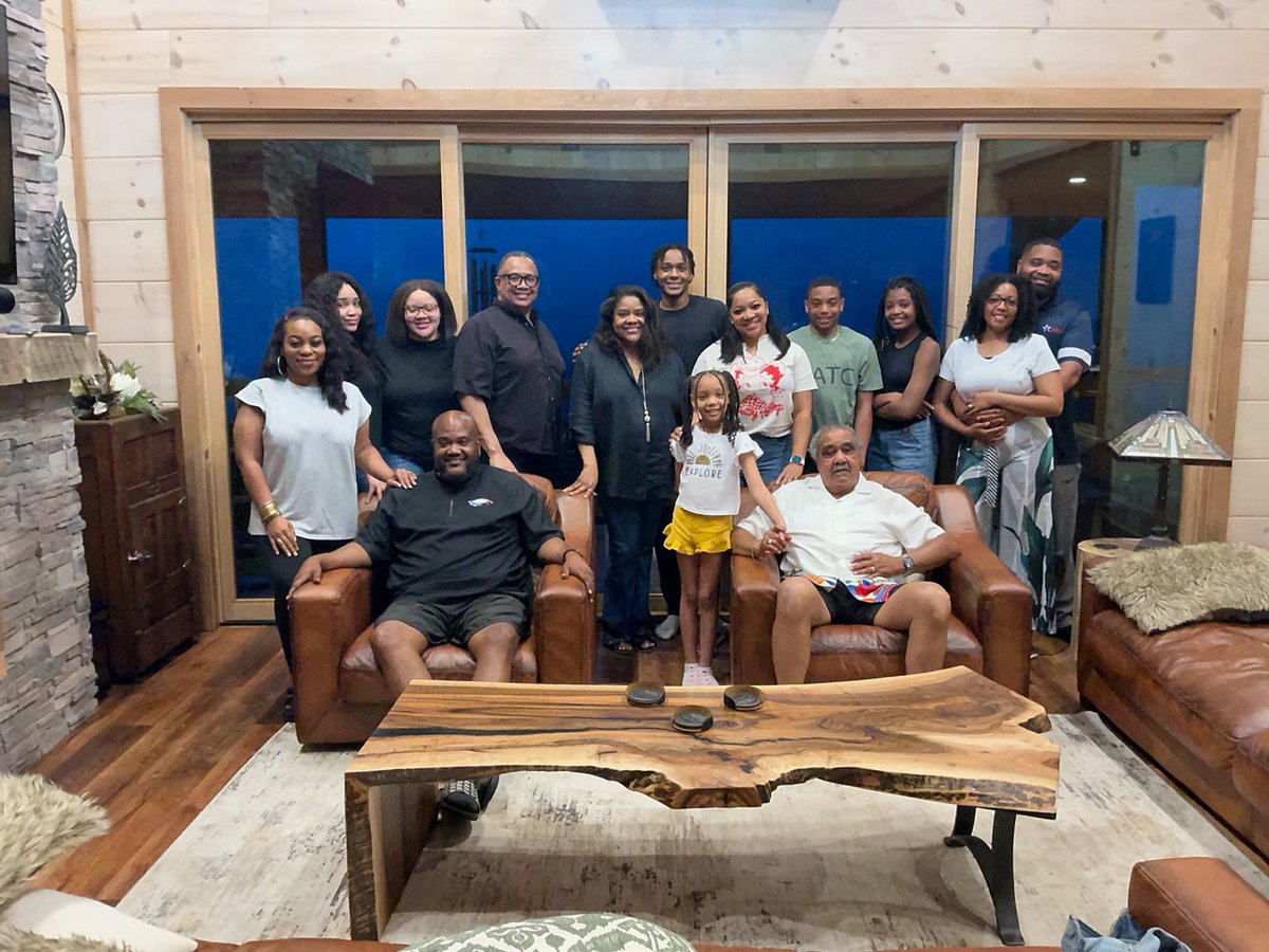 Emotional weekend- home going of close friend 💔- family celebration in the mountains of Tennessee- LOVE my people