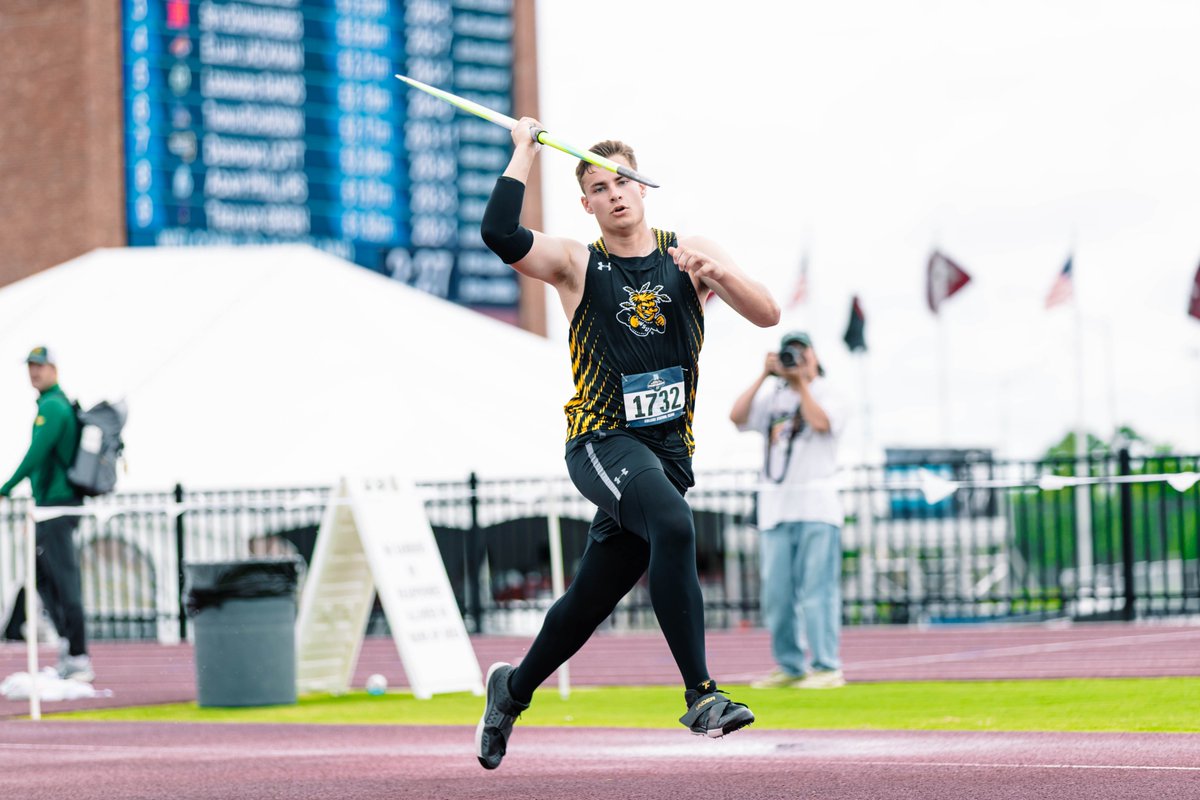 Blake McCormick and Jordan Rider both outperform the form chart, placing 25th and 28th in the javelin to finish their seasons!👏 

McCormick - 64.90m/212'11"
Rider - 63.19m/207'3"
