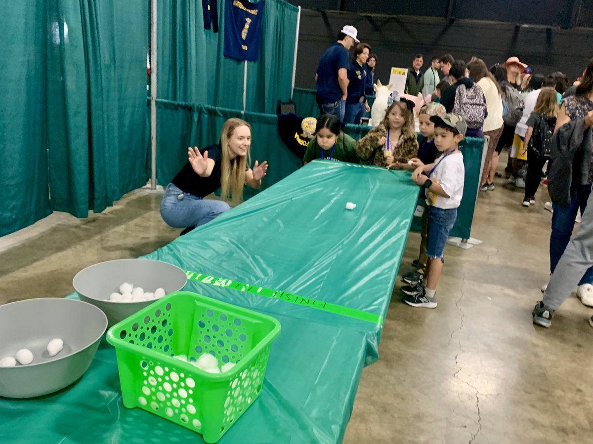 We had a blast at Yolo County Farm Bureau’s Farm Connection Day earlier this month! More than 2,000 students learned about ag, air quality &amp; how Yolo County can grow 200+ crops! 

Our booth showed how air &amp; weather affect pollution—using cotton balls!

ysaqmd.org/classrooms/