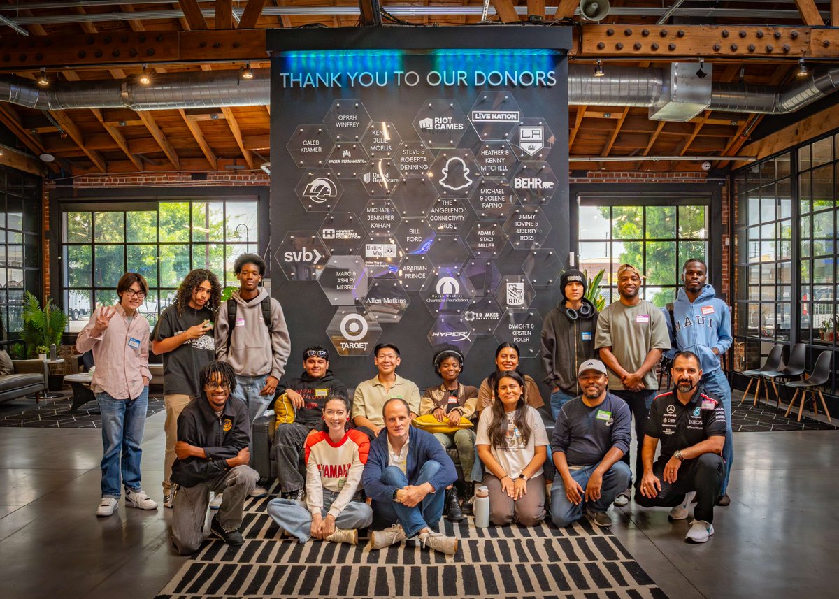 This month, our students connected with an inspiring group of mentors 🌟
Through conversations about career journeys and student aspirations, we were able to create meaningful mentor-mentee pairings!

Huge thanks to our incredible mentors for investing their time and wisdom!