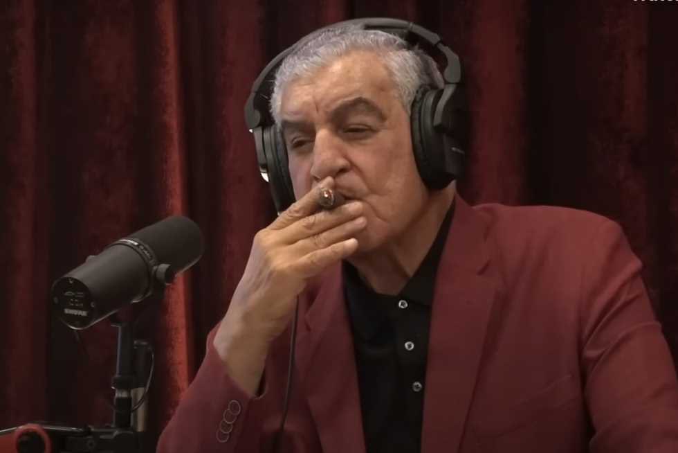 = ال feature هتخلص في وقت أد إيه؟ 
- مش كتير
= فين الكود؟
- ع جهازي
= مش هت push الكود عشان نعمل ريڤيو؟
- مانا عملتله review