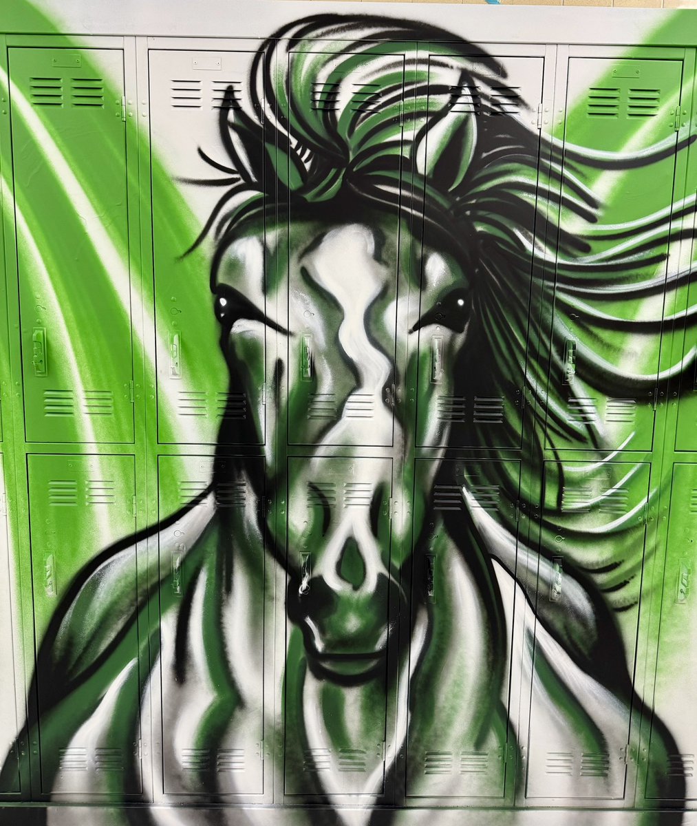 MustangsPHMS's tweet image. A Hall just got a glow-up and we are loving these new murals! Check out our #PHMSMustangsPRIDE! 💚🐎 @MtDiabloUSD