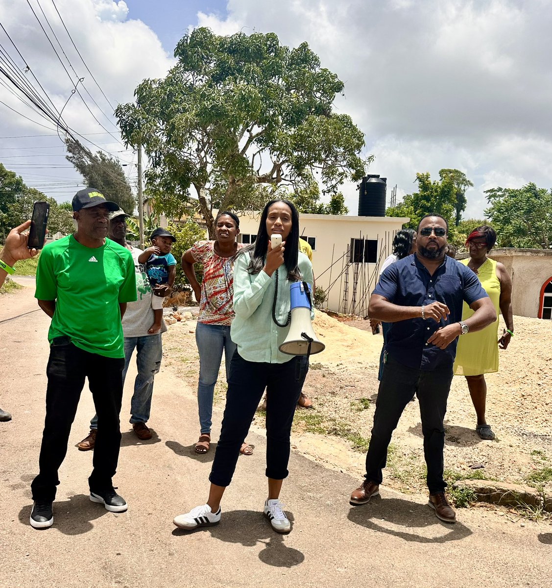 RhodaMCrawford's tweet image. My 7th FREE Community WIFI Hotspot has been launched in our Manchester Central and the happy beneficiaries are my people of Cedar Grove! Through this initiative, we continue to bridge the digital divide.
#AlwaysWorking #RhodaDeliversAgain #OurManchesterCentral