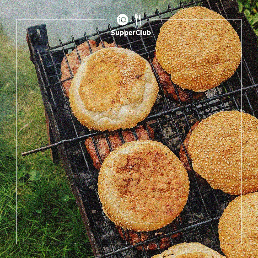 Suns out, burger buns out 😎 

Your go to BBQ food?
