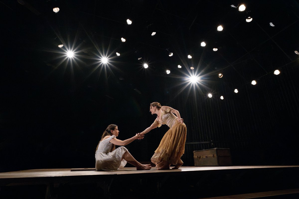 #UnTranvíaLlamadoDeseo
Entre hermanas… secretos, heridas y la memoria de lo que fuimos.

Este fin de semana vuelve el tranvía.
De jueves a domingo.
¡Quedan pocos boletos!

Una producción de 25 Producción Teatro
En colaboración con <a href="/teatroinbal/">Coordinación Nacional de Teatro</a>.

📍 Teatro del Bosque, Julio