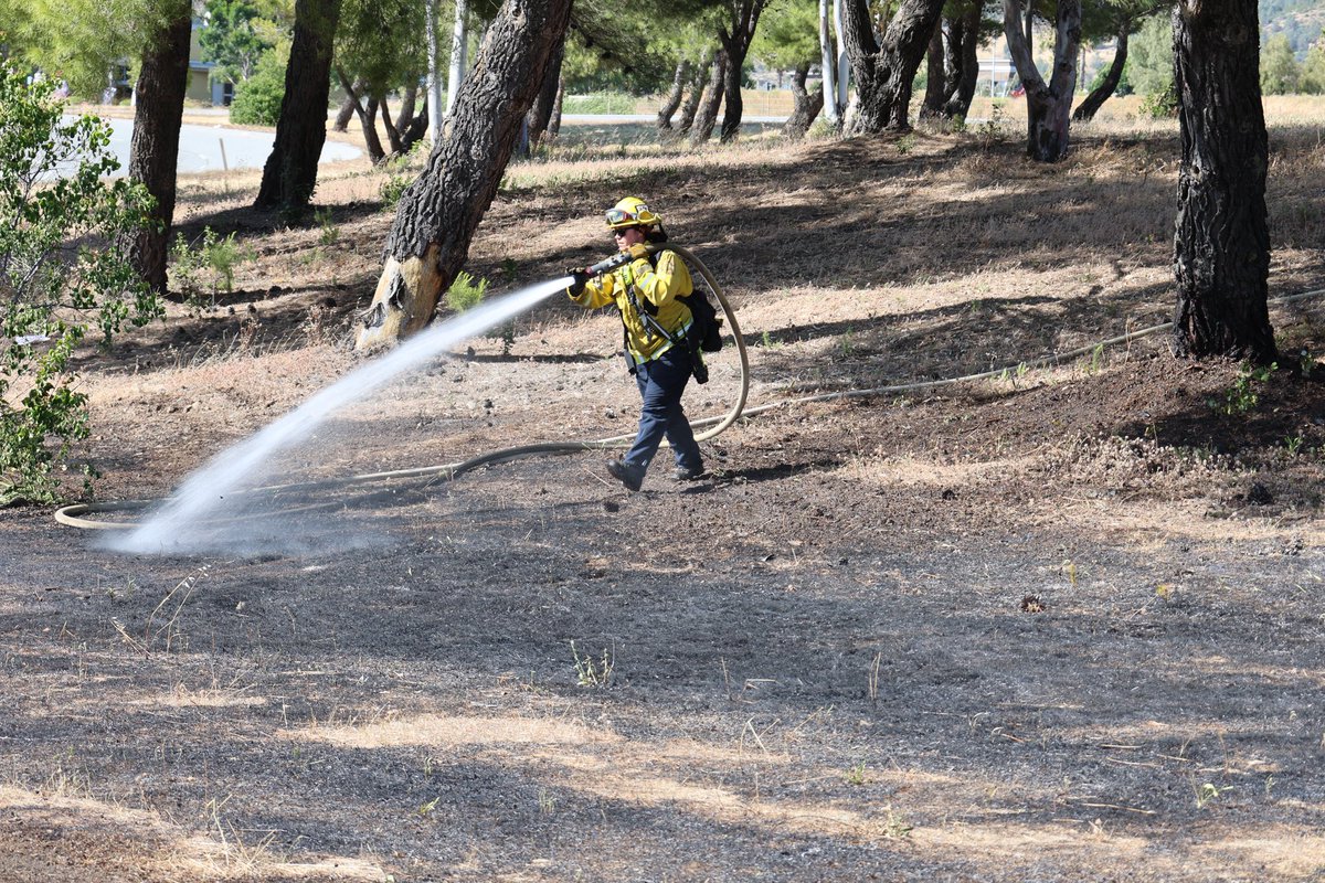 calfireSCU's tweet photo. Firefighters are at scene of a 0.7 acre vegetation fire at NB Hwy 101 X Cochrane Rd in Morgan Hill (Santa Clara County). Thanks to a quick response &amp; hard work, forward progress has been stopped.

⚠️If traveling through the area use caution. #CochraneFire #CALFIRESCU #MHFD https://t.co/5jP6HsF9Th