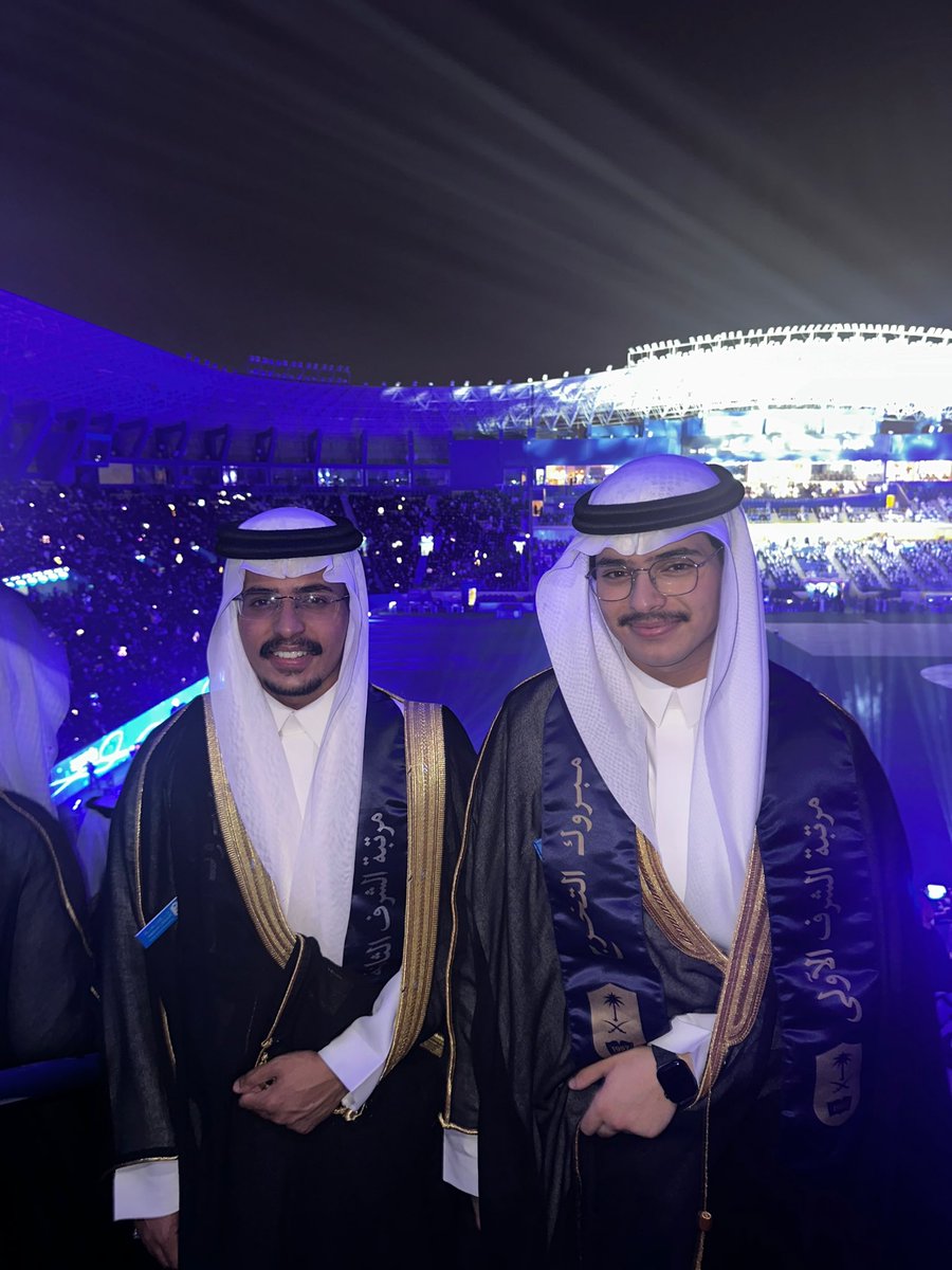 FaisalAlOD's tweet photo. اللهم ليس بجهدي واجتهادي وإنما بتوفيقك وفضلك علي، تم وبحمد الله تخرجي من جامعة الملك سعود بتخصص دكتور البصريات بمرتبة شرف، فالحمد الله عند البدء وعند الختام 🙏 https://t.co/znqN2JSM5Z