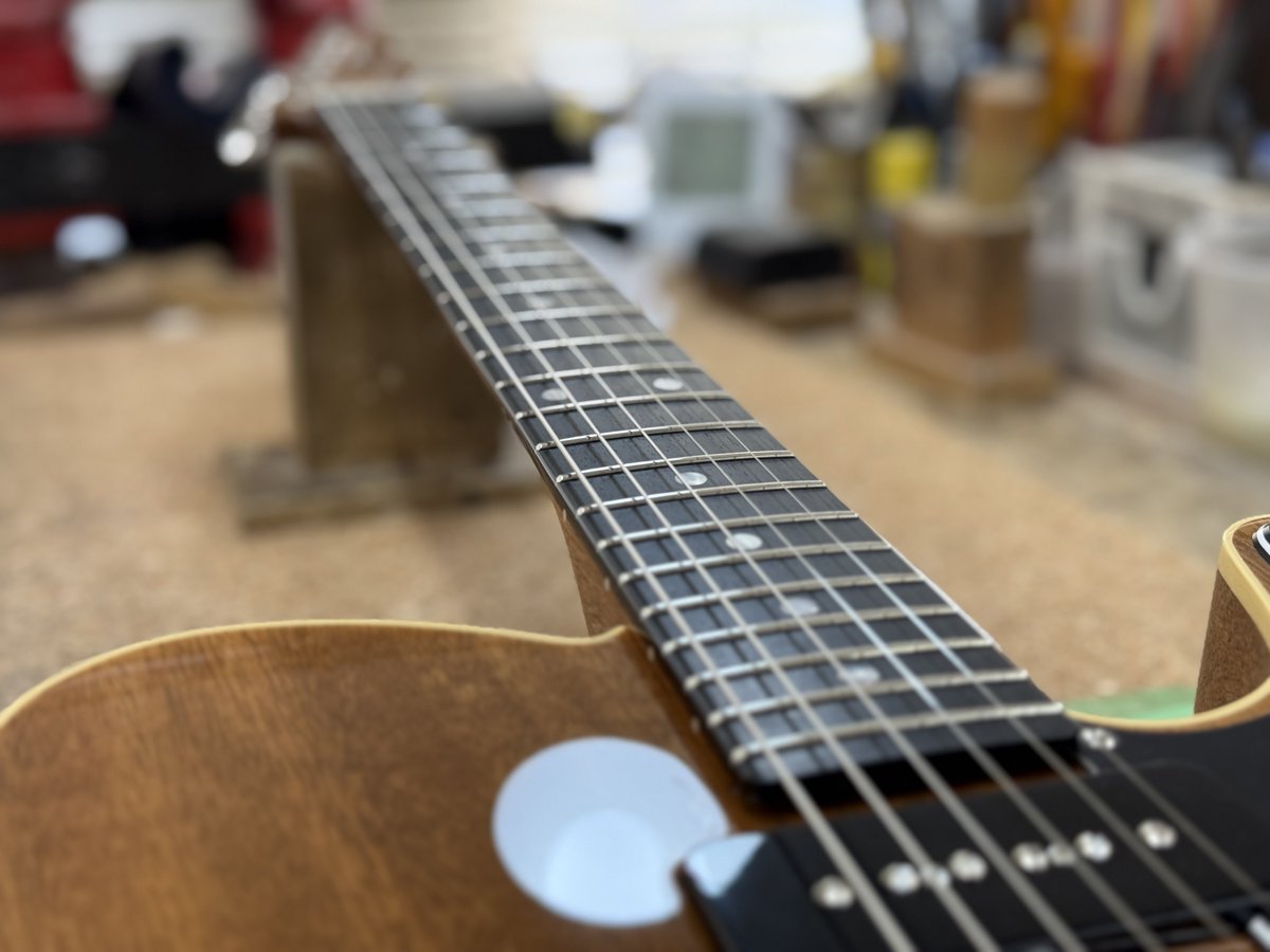 Osugi_mird's tweet photo. ALCEDO GUITARS 新作テレキャスターが完成しました。

オールマホガニーのカスタムテレキャスターでフロントPUはP90。
塗装はオールラッカーです。

Last Guitar様で販売中です。
https://t.co/XLa8vJcMHz

#osugimusicinstruments #alcedoguitars #telecaster https://t.co/DQZUVrSPmM