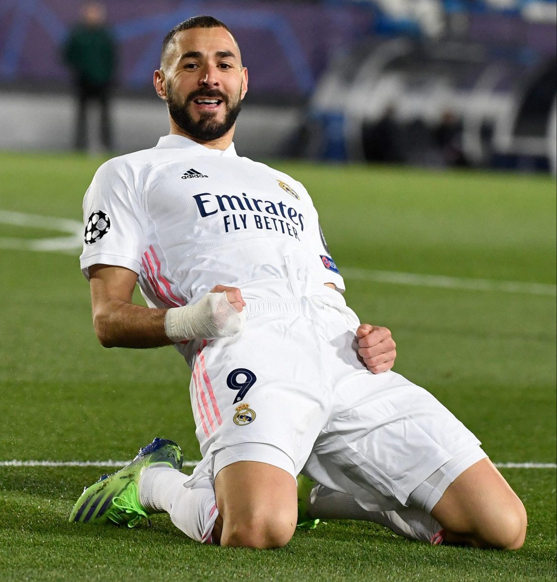 pato_lqc's tweet photo. no se dimensiona lo que hizo este hombre por el Real Madrid, estábamos en el purgatorio deportivo, Isco, Bale, Asencio y Marcelo estaban washed, los fichajes de Hazard, Jovic, Odriozola estaban siendo una puta mierda, la relación de Floper y Zidane estaba rota, el nos rescató https://t.co/Gx6T1MCDTn