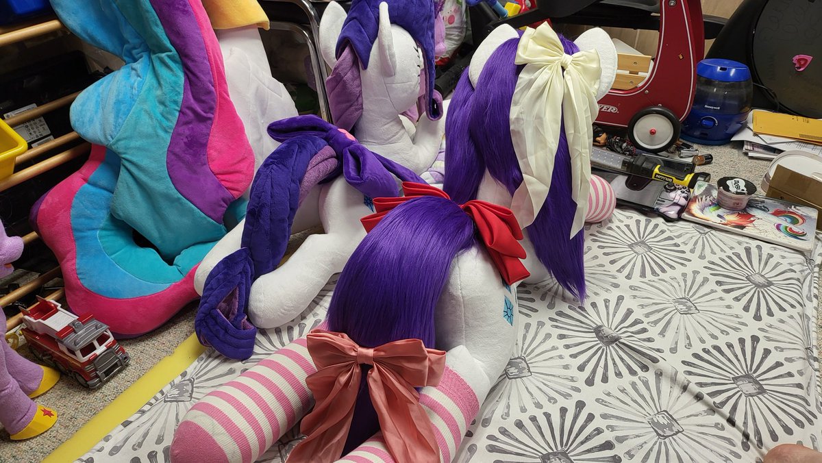 <a href="/911Bassman/">dat Rock'n Roll dude</a> <a href="/MDCraft10/">Madi-Craft</a> I love putting bows on her.