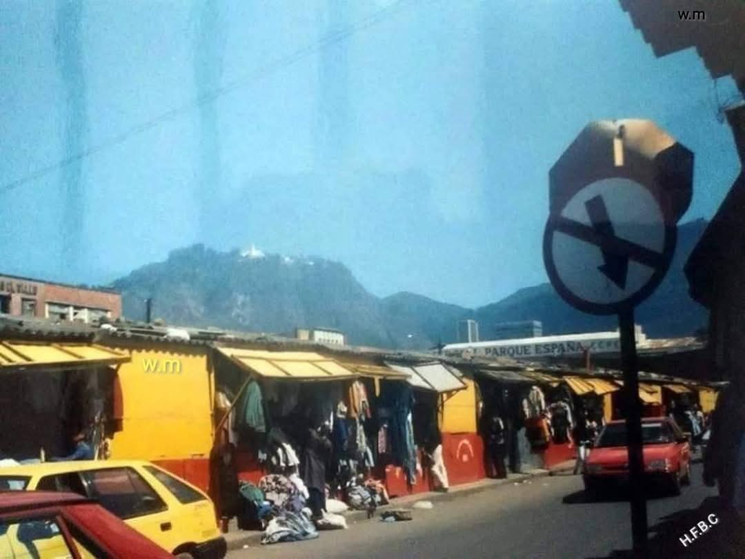 Antiguas casetas de la Plaza España, por la calle 11 entre carreras 18 y 19.... Bogotà a mediados de los 90.