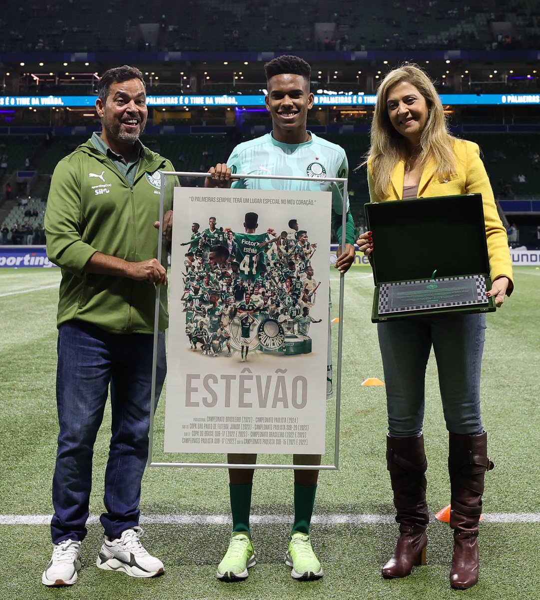 SE Palmeiras (@palmeiras) on Twitter photo Estaremos sempre juntos, #CriaDaAcademia! 💚
Com a presença da presidente Leila Pereira e de João Paulo Sampaio, coordenador da Base, Estêvão foi homenageado antes do jogo de logo mais 🥹 Estaremos sempre juntos, #CriaDaAcademia! 💚
Com a presença da presidente Leila Pereira e de João Paulo Sampaio, coordenador da Base, Estêvão foi homenageado antes do jogo de logo mais 🥹