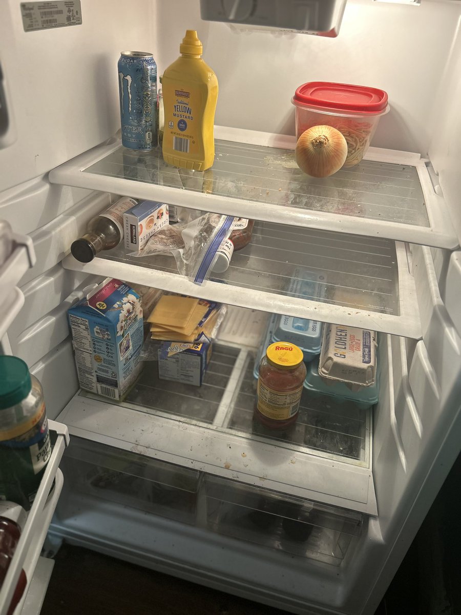 thebernhoward's tweet photo. Roommate cleaned up fridge looks great and stocked with essentials. #havingaday https://t.co/etof2XsP6s