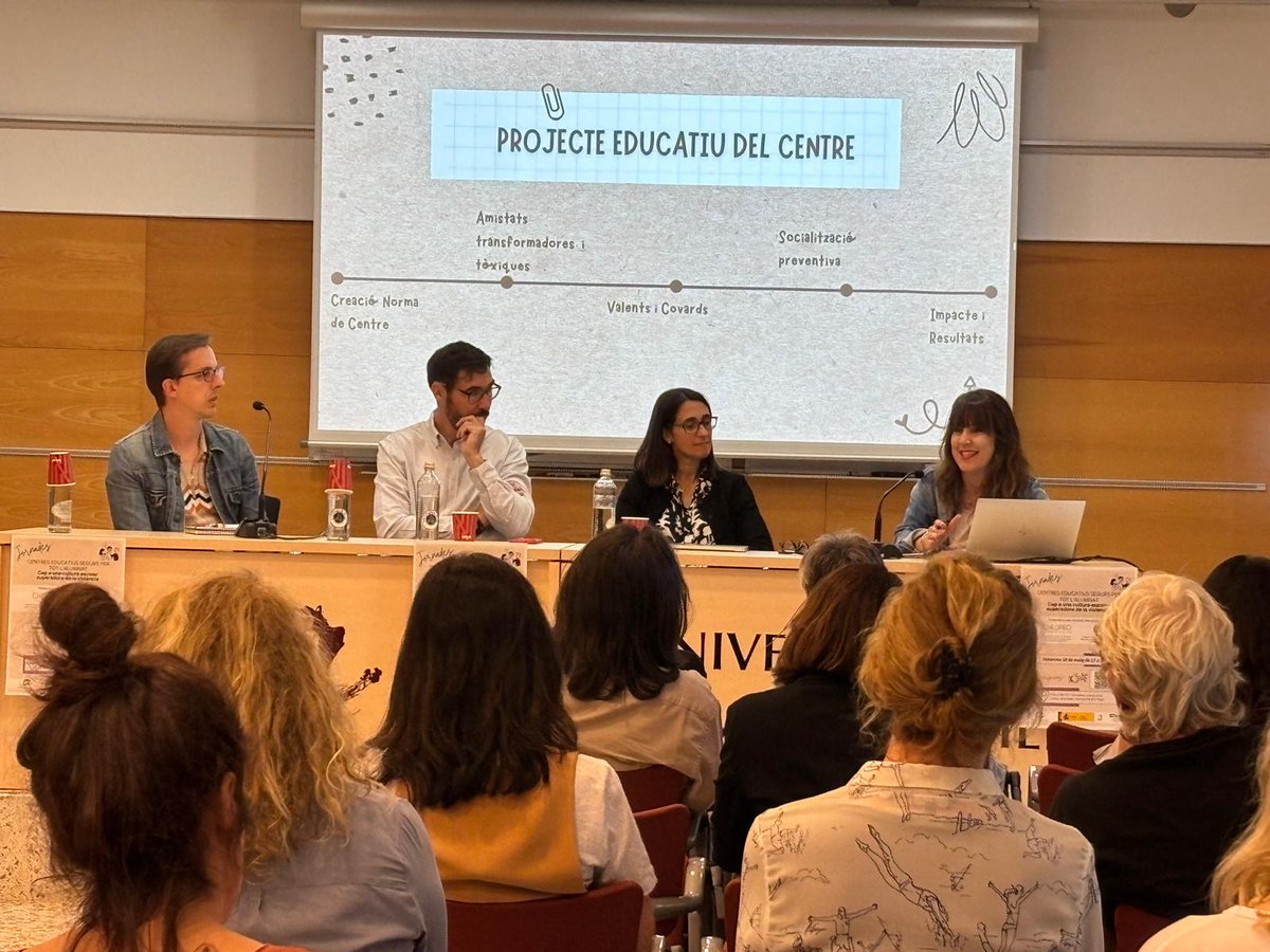 Molt contentes de la jornada final dels projectes CHILDPRO i SAFE. Contribuint al somni d'un món per infants i adolescents sense violència #impactesocial #protegiminfants #recerca #escolessegures <a href="/RocioCarrion81/">Rocío García Carrión @rociocarrion.bsky.social</a> <a href="/DeustoResearch/">Deusto Research</a> <a href="/cienciaURV/">ComCiència URV</a> <a href="/JoseCastanedoA/">Jose Castanedo</a>