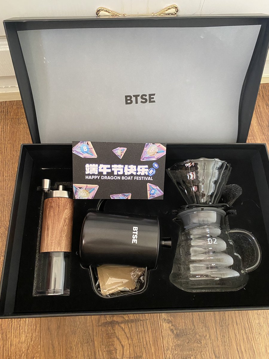 感谢 <a href="/BTSEChinese/">BTSE中文</a> <a href="/hebewink/">Hebe BTSE</a> 的端午礼物，枯坐再也不困了（咖啡套装）打狗也来精神了😎
北方人喝咖啡是不是要加点大蒜啊
这个梗还记得吗