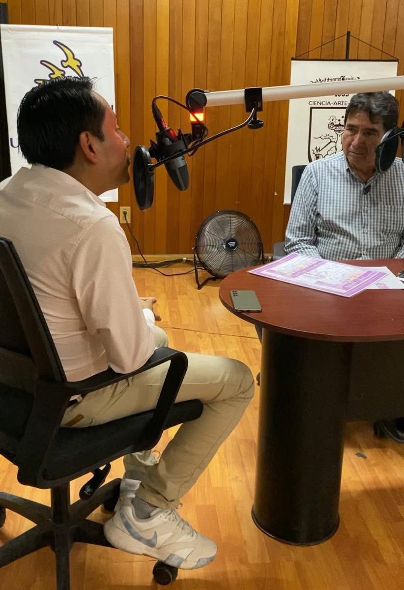 #EleccionesJudiciales || En este último día de campaña, estuvimos en el primer espacio que nos abrió sus puertas para informar al pueblo sobre la importancia de esta elección histórica: cabina de #RadioUniversidad de #Oaxaca, la estación de mi alma máter, la UABJO. 📻🎙️🇲🇽⚖️