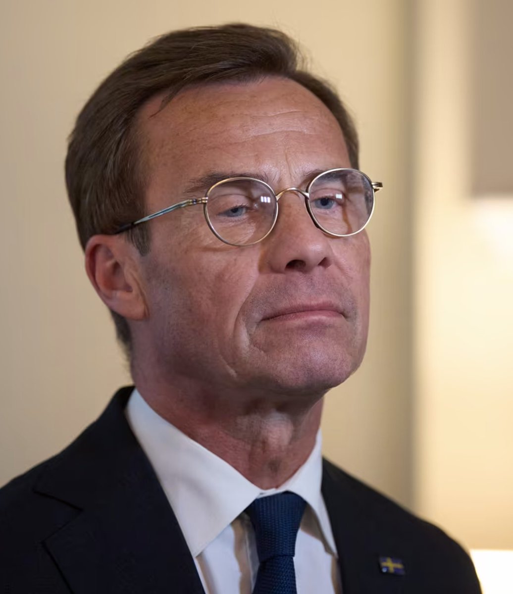 SVERIGE ÄR EN DIKTATUR UTAN FOLKLIG FÖRANKRING 
 
- Krigshets mot Ryssland  
- Ukraina är en del av Sverige 
- Islam  
- USA-baser i Sverige  
- NATO/EU   

Folkvalda i riksdagen är 100% eniga om allt, ryggdunkar, låtsasgräl, kindpussar och bubbel....allt för att bedra Sverige.