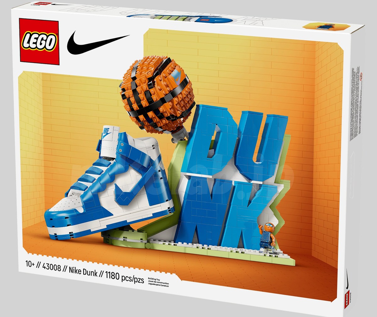 KicksFinder's tweet photo. FIRST LOOK: LEGO Nike Dunk set 🏀🧱

The LEGO(R) Nike Dunk, a LEGO(R) block product that will be released on Tuesday, July 1st, is made up of 1,180 pieces and is aimed at fans aged 10 and over.

The iconic Nike Dunk sneakers, a spinning basketball, and the familiar "Dunk" slogan for sports fans are reproduced with LEGO(R) blocks, and after assembling them, they can be enjoyed as a display. The inside of the sneakers also comes with a secret drawer for storing championship rings and small items, as well as replacement shoelaces for color customization. 

Inspired by the iconic sneakers "Nike Dunk," which have been loved for over 40 years since their birth, this set is a special collector's item that perfectly combines sneaker culture, the creativity unique to LEGO(R) blocks, and the charm of basketball. In addition, this set also comes with a unique mini figure "B'Ball Head" with a basketball motif.