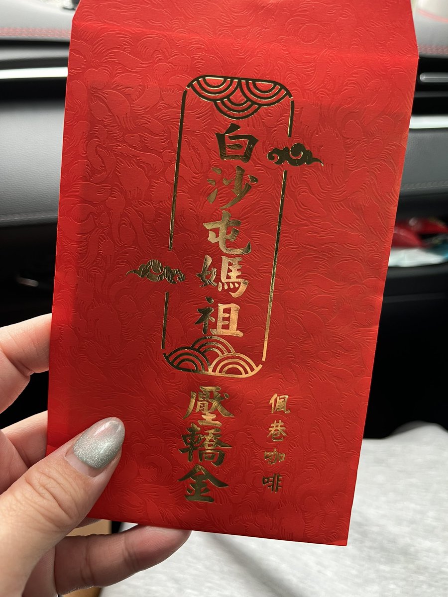 老人帶著老狗半日遊,香菜老闆還很熱情的倒香菜酒給老狗淺嚐還加碼送包結緣品😊😊😊

#老人與狗