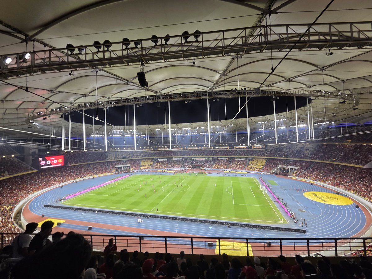 AlfShaw's tweet photo. #kualalumpur #ManchesterUnited Where Harry Maguire? https://t.co/jprgP8ROcV
