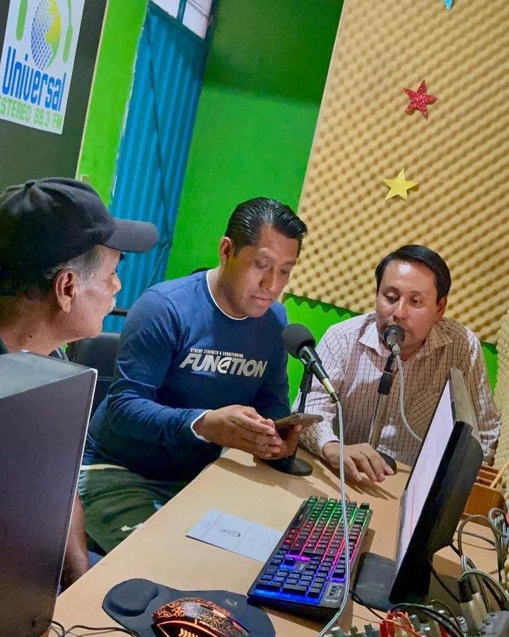 #EleccionesJudiciales || Con la #GuelaguetzaJurídica, también estuvimos en #Zimatlán de Álvarez. 

Gracias por la #entrevista <a href="/MarcelinoSilva4/">Reportero Marcelino Silva - Oaxaca</a> y #Radio Universal 89.3 FM por abrirnos los micrófonos y ser ese puente para compartir este mensaje de #justicia y participación. 🗣️🎙️📻