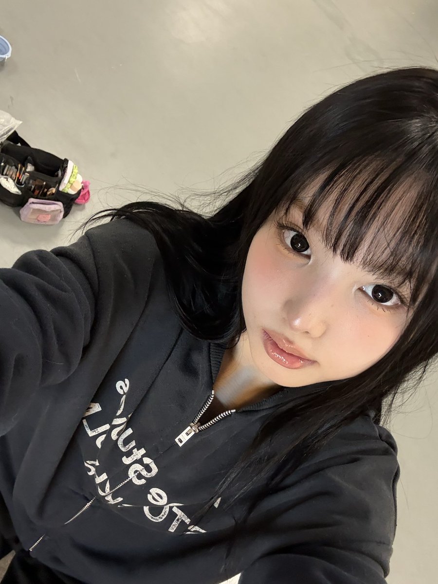 imnayeonarchive's tweet photo. black haired nayeon is the best https://t.co/ijdNcAjH6t