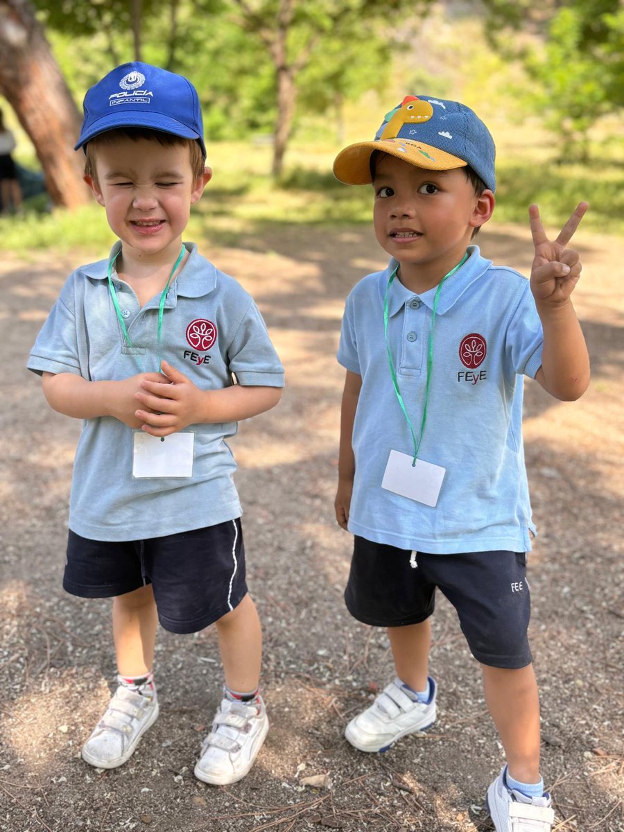 lce_feye's tweet photo. El pasado lunes nos pusimos las 🎒y salimos a disfrutar de la naturaleza
Escuchar a los🐦, contemplar en calma a las🦋, comprender que cada🐜 es indispensable en la labor común...
Una manera más de cultivar en las generaciones futuras la importancia de cuidar y respetar la🌳🌿 https://t.co/pTW77Cv6YB