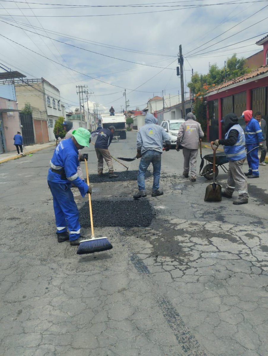 MetepecGobierno's tweet photo. La Dirección de Obras Públicas hoy bacheo en:
📍Alcatraces entre López Mateos y Magnolias en Izcalli Cuauhtémoc V
📍Marinas entre Esponja y Ostra en Las Marinas.

Y balizó sobre:
📍Clouthier entre Av. Gobernadores y Municipio de Teoloyucan en Izcalli Cuauhtémoc V
#EstamosEnLaRuta https://t.co/Rb0HKvv2cL