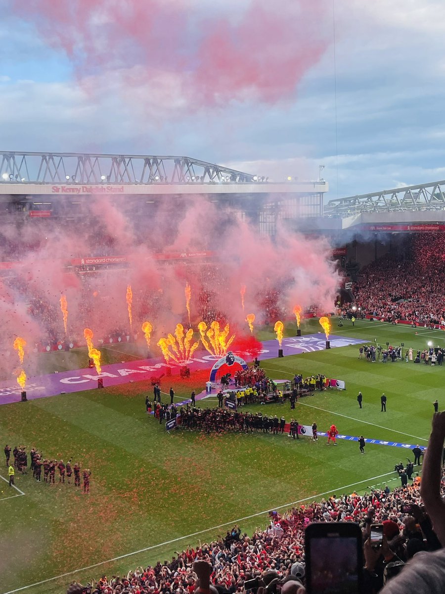 GaryMcclernon's tweet photo. What a great end to a wonderful season. YNWA 👌20times https://t.co/1zMSQavQB6