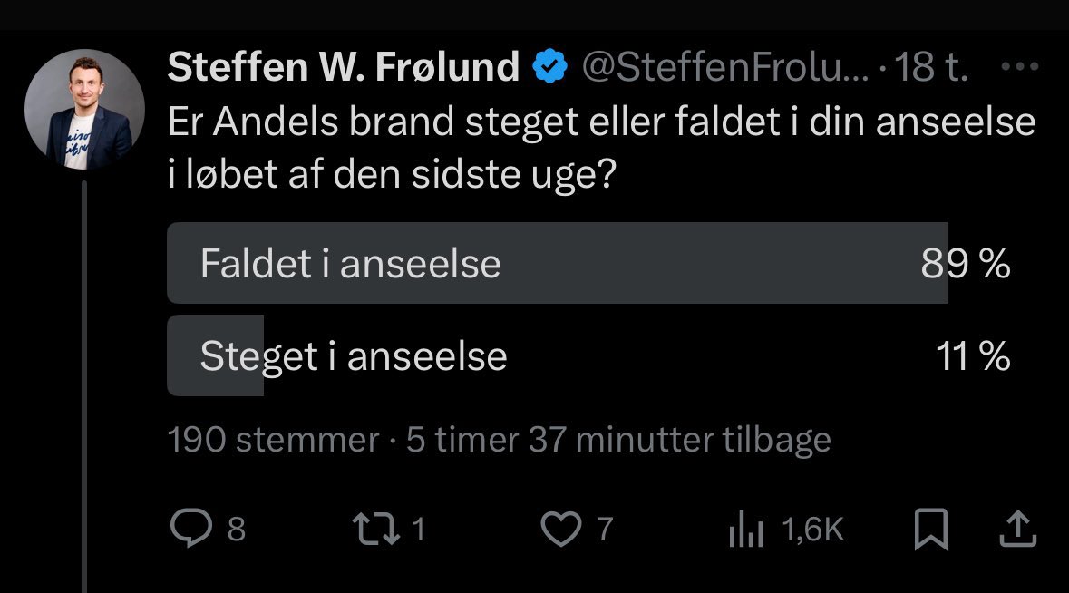 SteffenFrolund's tweet photo. Det er virkelig en spændende casehistorie med energiselskabets crony-kampagne i fuldt dagslys 🍿

Hvor meget er et selskab villig til at skade sit eget omdømme, for at arbejde for regler som giver færre konkurrenter?

På den ene side, så er alle selskaber jo afhængige af deres omdømme. På den anden side, så kan monopoler jo være pivligeglade med deres omdømme. 

Kan man ved at skade sit omdømme opnå eller bevare et monopol, så kan man jo være ligeglad, hvis gamblet lykkes. Folk kan være nok så sure og uenige, de kan ikke skifte udbyder. Omvendt kan missionen jo mislykkes og monopolet.ikke opnåes, eller mistes, og så har man lagt sig ud med størstedelen af sine kunder og samtlige politiske partier til højre for SF. 

High risk omdømme-gambling. 

Men i den konkrete case, så har energiselskabet ikke fuldt monopol hele vejen rundt, og mange forretningsben i fri konkurrence. Selvom der er monopoler i forretningen. De kan altså best case mindske konkurrencen med deres omdømmeskade. 

Er det prisen værd?

Normalt når selskaber benytter sig at den slags crony-strategier, så foregår det under radaren. Ikke med store outdoorkampagner til alles skue - og slet ikke med overskrifter i Berlingske om storkapitalens brug af det politiske system til at skabe sig selv unfair konkurrencefordele. Det åbner jo direkte op for minusset i kalkulen; at deres omdømme skades. Det er ganske enkelt uklogt. Hvis man partout vil ned af cronismens æreløse spor, så er at råbe det i megafon, at påtage sig hele det potentielle minus. 

Det virker som udygtigt public affairs arbejde. For slet ikke at tale om den ekstremt dårlige timing hvor regeringen simultant siger kampagnens budskab imod. Vi ved ikke alt vi skal vide siger regeringen, selvom energiselskabet har fundet en lille gruppe anti-atomkraft forskere, som mente at have regnet det hele ud. Selv disse forskere synes nu også vi skal undersøge det nærmere. Hvilket klæder kampagnen af - mens den kører. 

Jeg tvivler på det var klogt at kaste mange millioner efter en kampagne som placerer selskabet energipolitisk til venstre for SF, lægger sig ud med resten, misinformerer og forherliger 70ernes kulsorte nej til atomkraft.