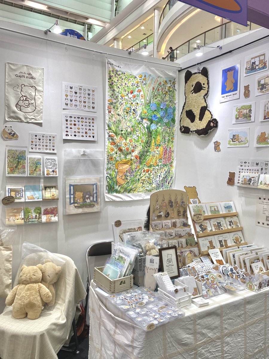 เมื่อก่อนขายสตก. พกจ.
แฟนเดินด้วยกัน // ปิดตาแฟน
เพื่อนเดินด้วยกัน // ดูด้วยกัน ลากกันออก
เดินกับลูก // อุ้มหมุนออก

ล่าสุดขายตุ๊กตา
อย่าไปกัดของเขานะลูก // ปิดตาหมา ไม่มองนะลูก