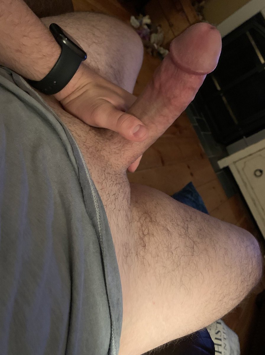 Wanna suck on my big white dick? 😈

#bwc #bigcock #bigwhitecock