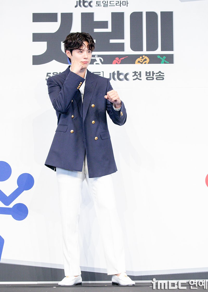 [포토] 박보검, 완벽한 눈빛 
#박보검 #ParkBogum #굿보이 #GoodBoy
#JTBC #제작발표회_250529 [iMBC연예]

배우 박보검이 29일 오후 서울 구로구 더링크서울 트리뷰트 포트폴리오 호텔에서 열린 JTBC 새 토일드라마 ‘굿보이’ 제작발표회에 참석해 포즈를 취하고 있다.

⬇️고화질 Click Plz⬇️