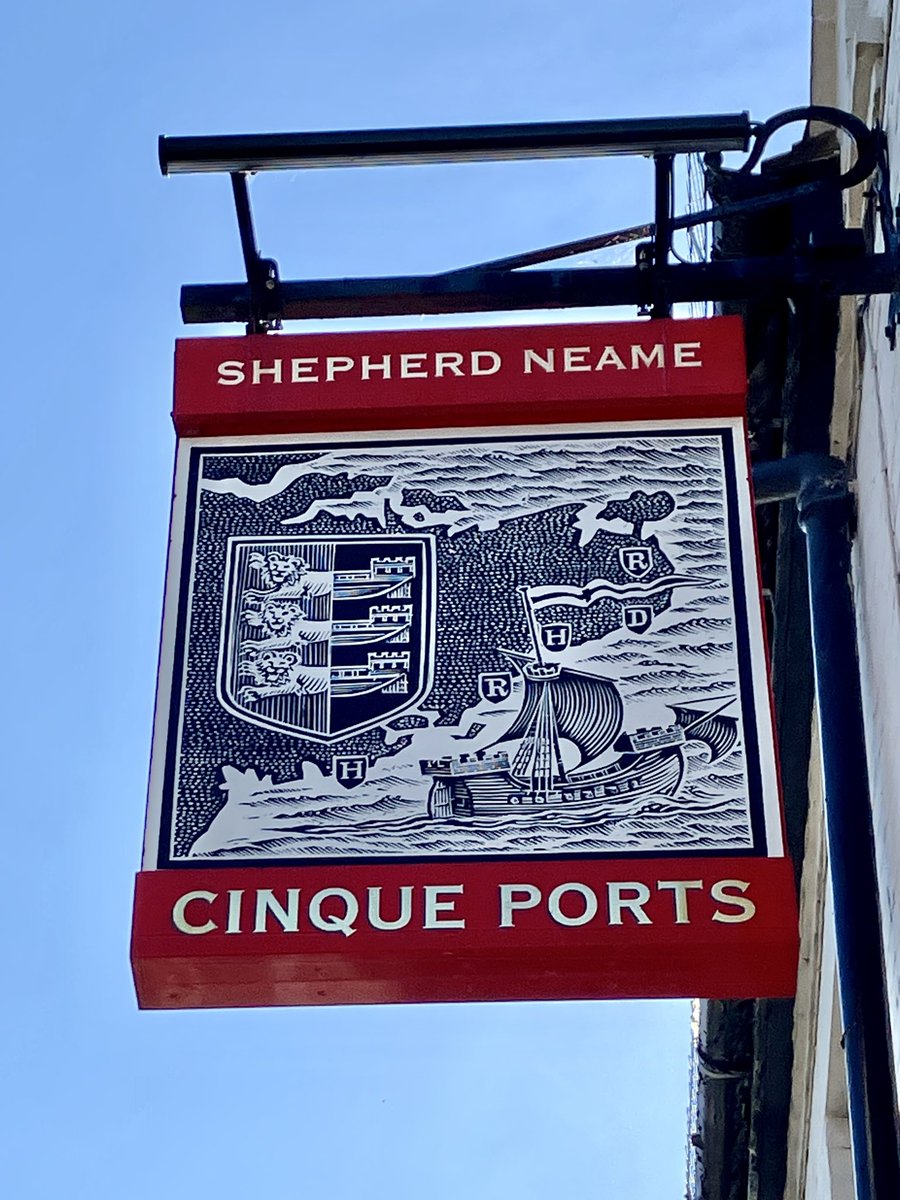 #WeekVFor5
#AlpahabetChallenge
The Cinque Ports were an historic confederation of 5 ports in SE England 🙂
Also #PubSignThursday 
Pub in Rye, East Sussex