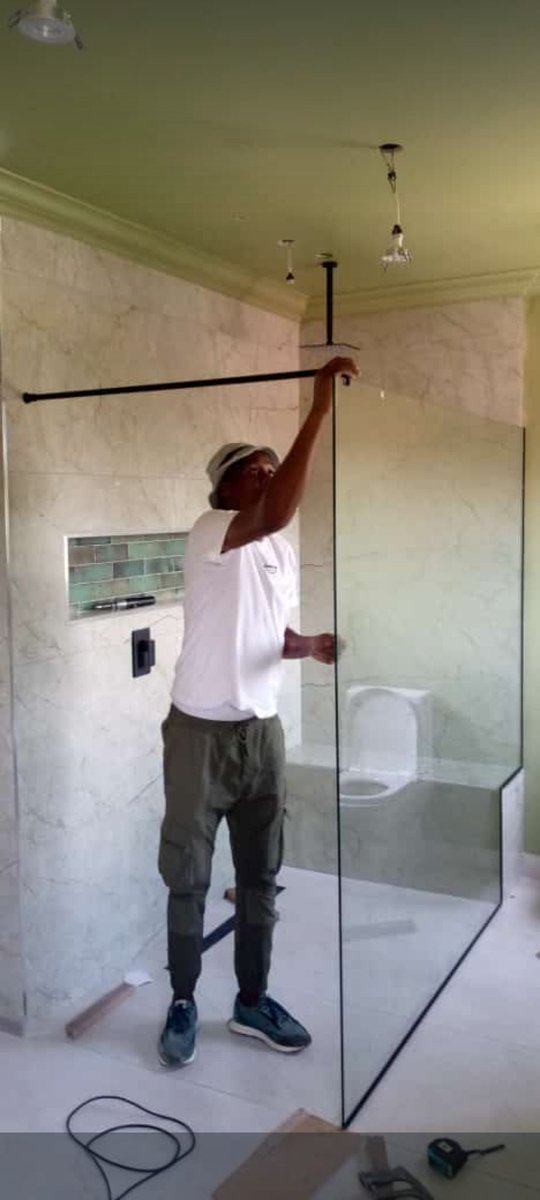 Justeasee's tweet photo. @DeepHouseFrea I do installation of frameless shower glass, balustrades, mirrors,frameless stecking doors https://t.co/qy4awBJt20