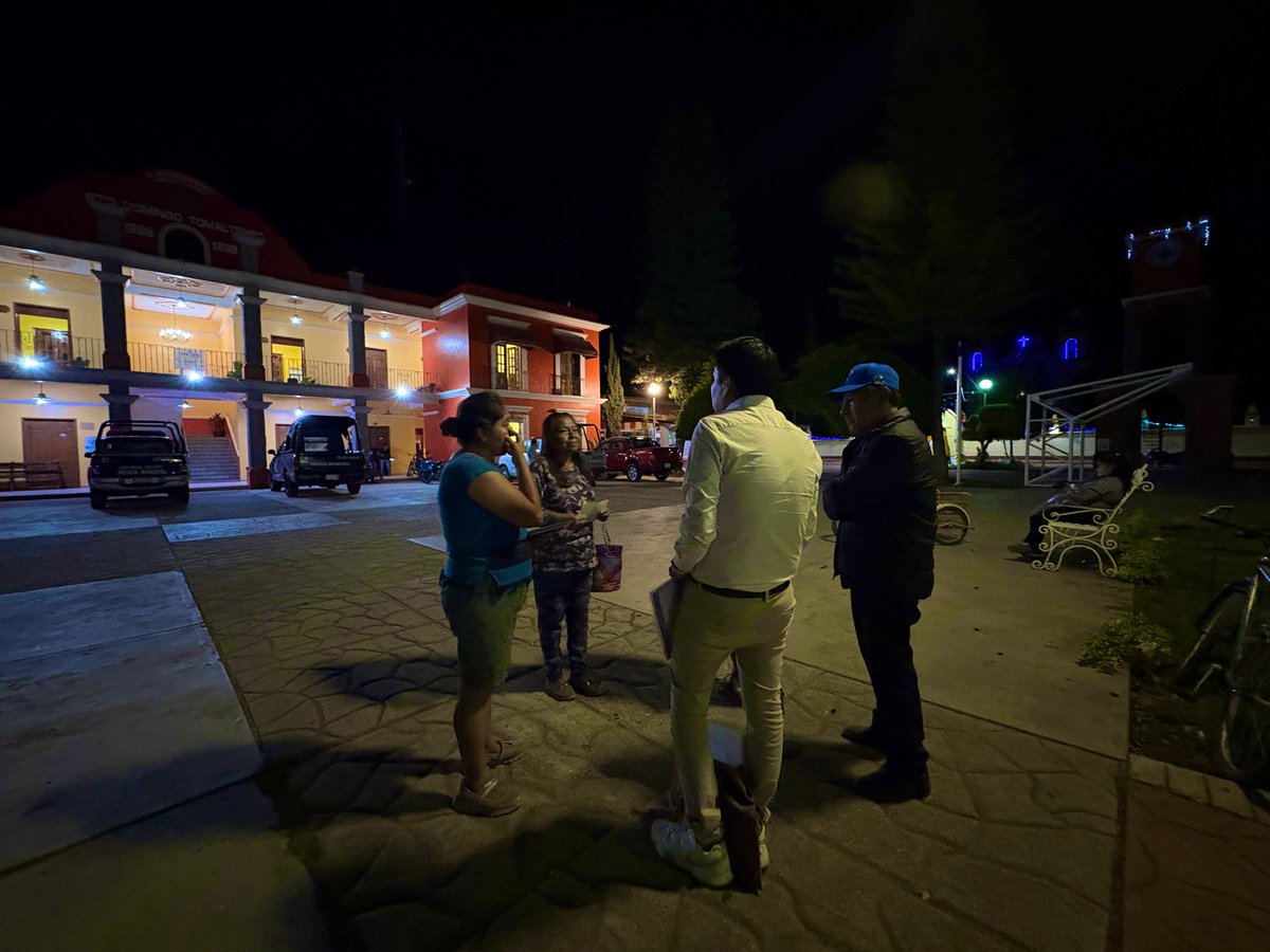 EdenAlejandroAG's tweet photo. #ElecciónJudicial || El #pueblo y la #justicia, siempre son primero. Hoy cerramos esta campaña con diálogo abierto en la plaza de Sto Domingo #Tomaltepec, hablando de lo que más importa: la #justicia.

#Oaxaca Vota 1️⃣8️⃣
Edén Alejandro Aquino García
Candidato Magistrado Mixto •PE https://t.co/Lq2Wp7TqD1