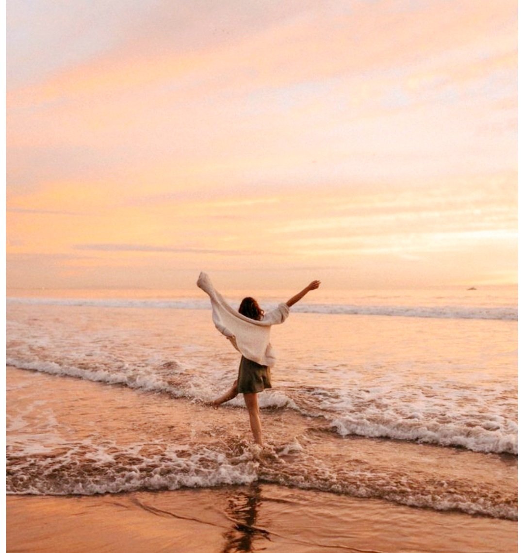 دیشب این پشه ها پارتی داشتن 😬
غذاشون چی بود ، کباب هرمینه 
بابا مگه نباید اجازه بگیرن 🤪 

چیست نشانی آنک هست جهانی دگر
نو شدن حال‌ها 
رفتن این کهنه‌هاست

روز نو و شام نو
 باغ نو و دام نو
هر نفس اندیشه نو
 نوخوشی و نوغناست

و زندگی دیگرگونه آغاز میشود 
روزتون قشنگ 🥰