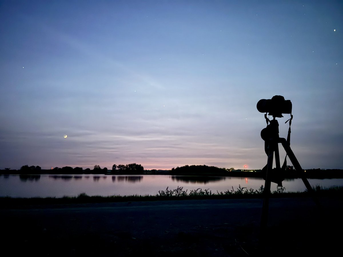 tracygregorash's tweet image. We were set up hoping for reflections, but it was overhead and south tonight. Lol! #aurora #backofcamera