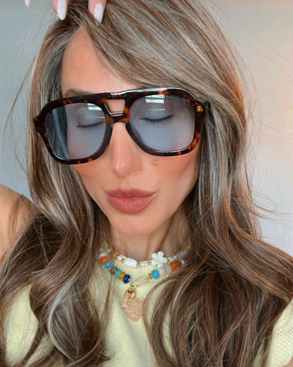 ReneofParis's tweet photo. Is our Glam Wavez wig in Snowy Umber-R giving you summer vibes too? Loving it on Fari! 🤩
#alopecia #alopeciawigs #hairloss #cancer #cancerwig #alternativehair #wig #wigs #syntheticwig #wigstyling #wiginstall #wiglook #femalehairloss #breastcancer #hair #baldgirl #althair #foryou #fyp #alopeciaareata #thinhair #thinninghair #alopeciatotalis #baldie #lacewig #lacefrontwigs #alopeciaawareness #alopeciauniversalis #alopeciaawarenessmonth