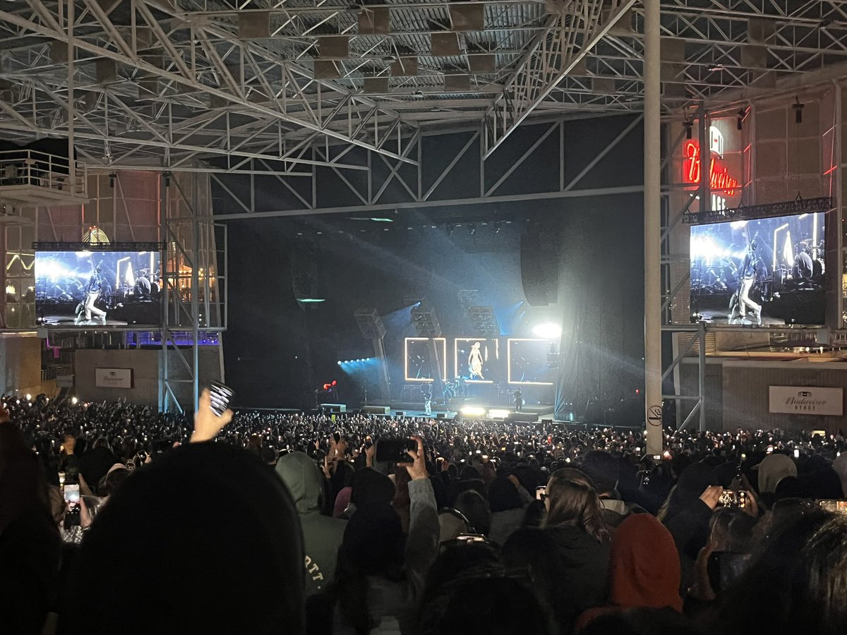 Okeable_'s tweet photo. PTV CONCERT 💪💪💪 https://t.co/MVV9ifLiyx