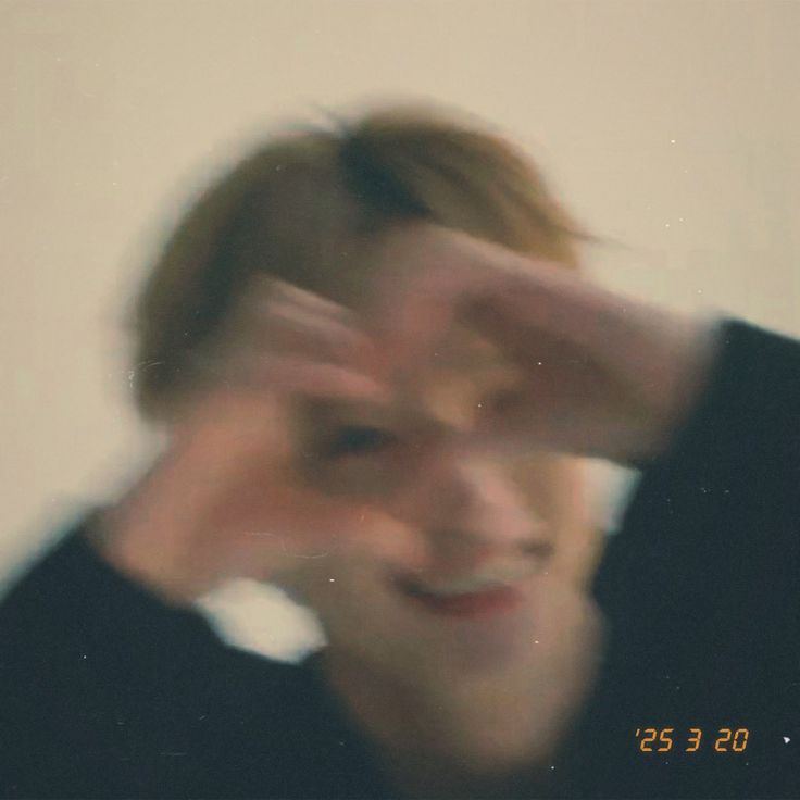 halo moots! aku mau izin rest dlu ya kbtulan akhir" ini lgi ga ada energi buat main sosmed sma mau fokus dlu cari kerja baru heheh, udh cukup 2 bulan nganggurnya:) doain ya smoga cpt dpt kerja barunya, jaga diri kalian ya teubye✌🏻