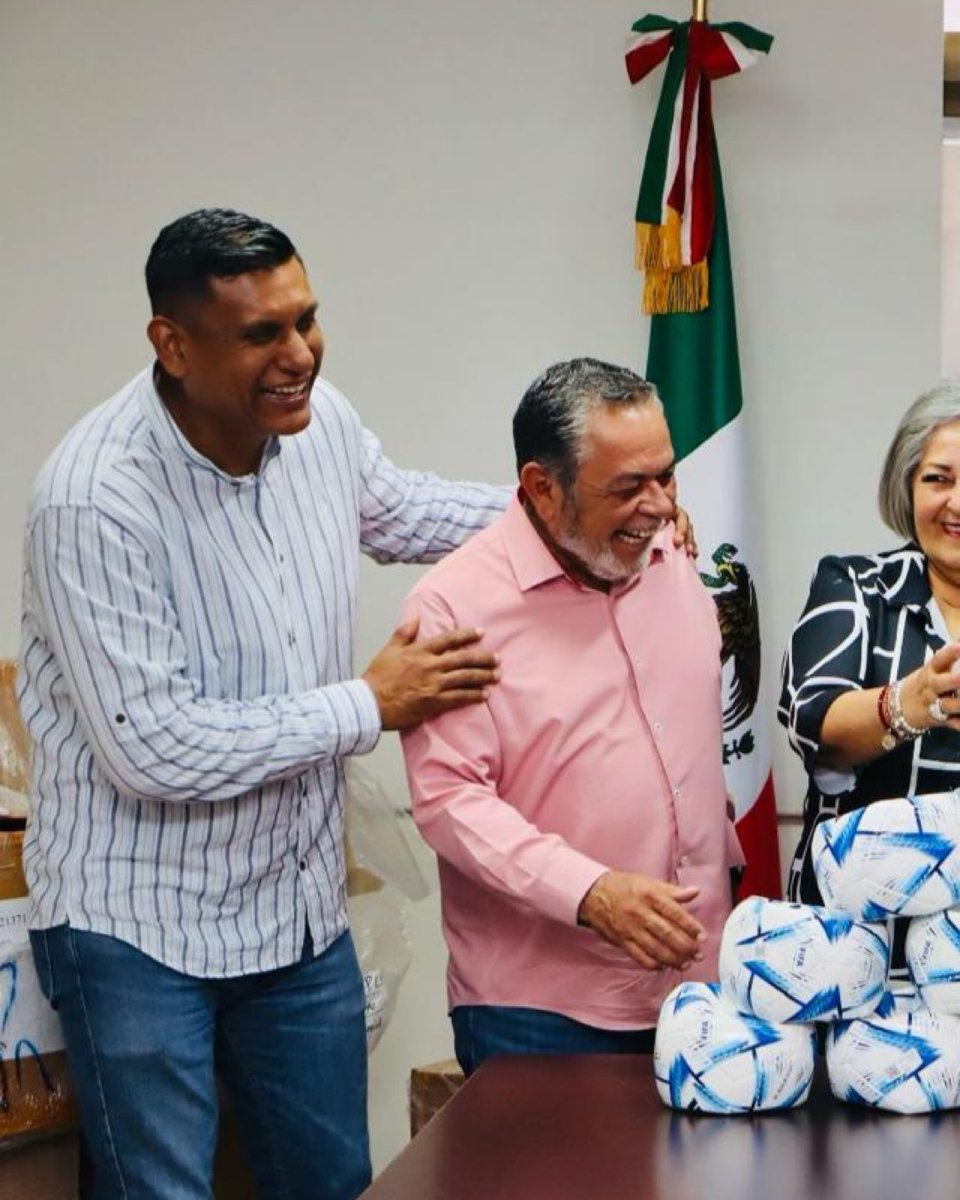 FMF's tweet photo. ✅ +1 400 docentes de Educación Física capacitados
✅ 28 000 balones de FIFA Football for Schools entregados

Porque el futbol es más que un deporte: es una herramienta para formar a las nuevas generaciones 🌟
Conoce más en: https://t.co/1uu4ywLfNW
#FIFAFootballForSchools https://t.co/KbArK9VPGo