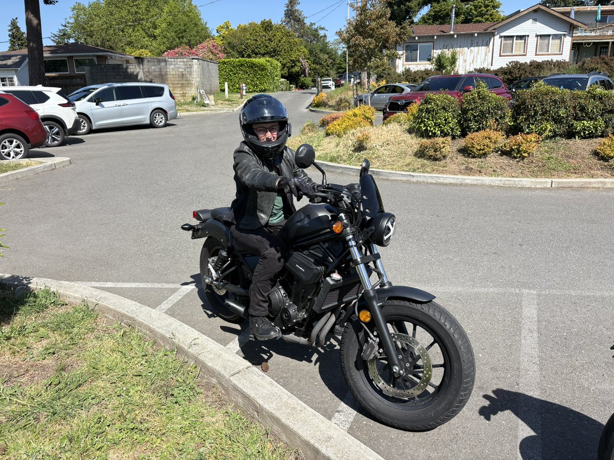 Life update: I bought a motorcycle and am (safely) zipping around everywhere I can 
🏍️💨